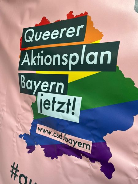 Mehr über den Artikel erfahren Queerer Aktionsplan für Bayern